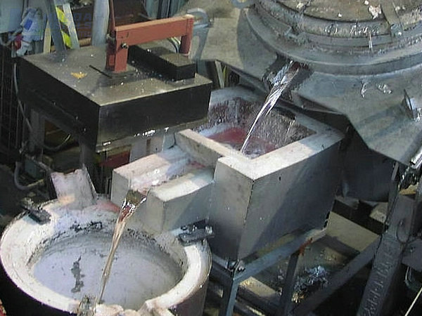 molten aluminum casting